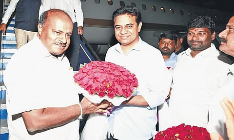 TRS working president KT Rama Rao receives Janata Dal (Secular)  leader HD Kumaraswamy at the  Begumpet airport on Tuesday