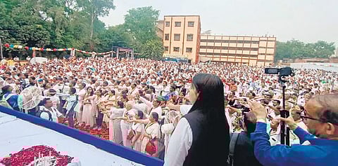 A photo posted by AAP minister Rajendra Pal Gautam on Twitter of hundreds of Dalits taking a pledge to convert to Buddhism on October 5, at an event in Delhi.