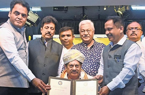 Minister CN Ashwath Narayan presents honorary doctorate to veteran actor Ananth Nag in Bengaluru on Friday | Shashidhar Byrappa