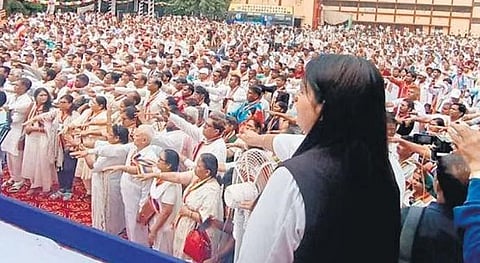 A photo posted by AAP minister Rajendra Pal Gautam on Twitter of hundreds of Dalits taking a pledge to convert to Buddhism on October 5, at an event in Delhi