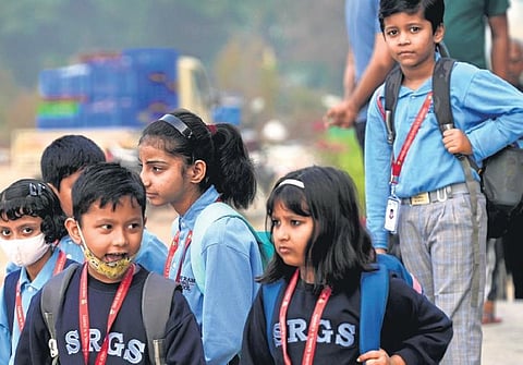 Parents condemned city govt. for poor preparations to tackle air pollution  | Express