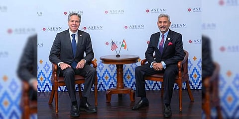 U.S. Secretary of State Antony Blinken, (L), and India's External Affairs Minister S Jaishankar at the ASEAN summit in Cambodia, Nov. 13, 2022. (Photo | Twitter @DrSJaishankar)