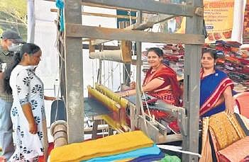 Saree weaving woos Baliyatra visitors