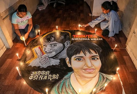 Students from the Gurukul Art School pay tribute to Shraddha Walker, who was murdered by her boyfriend Aftab Ameen Poonawala in Delhi, in Mumbai. (Photo | PTI)