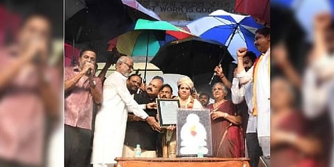Chief Minister Basavaraj Bommai and superstar Rajinikanth present the Karnataka Ratna to Puneeth Rajkumar's wife Ashwini Puneeth, at Vidhana Soudha in Bengaluru | Vinod Kumar T