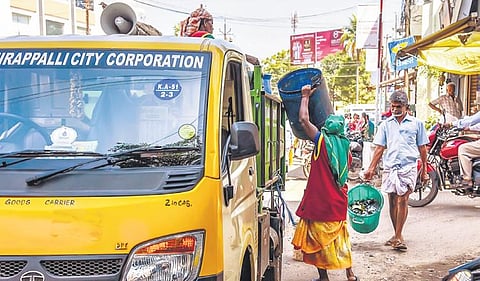 Sanitation worker collecting waste from residents of Kumaran Nagar in Tiruchy on Sunday. (Photo | M K Ashok Kumar, EPS)
