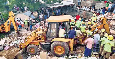 Karur collector Prabhushankar overseeing the operation to rescue a 74-year-old woman in Aravakurichi on Tuesday. (Photo | Express)