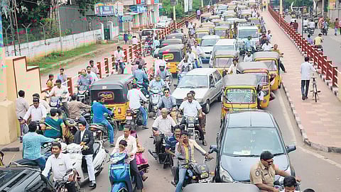 Arundeplet RoB continues to be only bridge between Guntur West and East | express