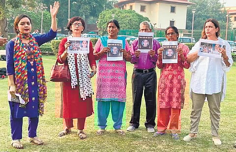 People protest against SC acquitting the gangrape accused | Express