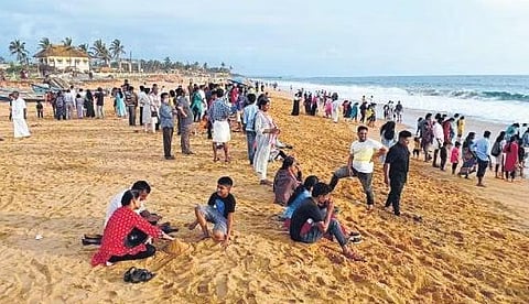 Visitors have been thronging the ‘newly formed’ beach at Shanghumugham/Pics | B P Deepu