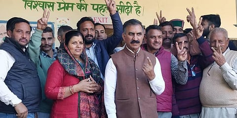 Sukhwinder Singh Sukhu, (C), poses after casting his vote during the recently concluded Himachal Pradesh assembly elections. (Photo | Twitter @SukhuSukhvinder)