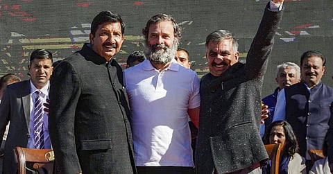 Himachal Pradesh CM Sukhvinder Singh Sukhu, (R), and his deputy Mukesh Agnihotri, (L), with Congress leader Rahul Gandhi after the swearing-in ceremony, in Shimla, Dec. 11, 2022. (Photo | PTI)