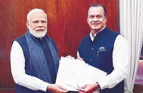 Congress MP Komatireddy Venkat Reddy meets Prime Minister Narendra Modi on Friday  ​