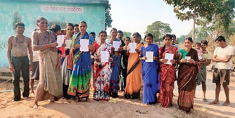 Jamlipara villagers returning their ration cards to Beheramunda sarpanch | Express