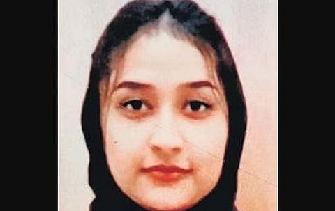 Cops foil gold smuggling bid at Kozhikode airport; 19-year-old woman held