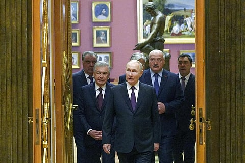 From (L), Presidents of Tajikistan, Uzbekistan, Russia, Kazakhstan, Belarus, Kyrgyzstan tour the during an informal meeting of ex-Soviet nations. (Photo | AP)