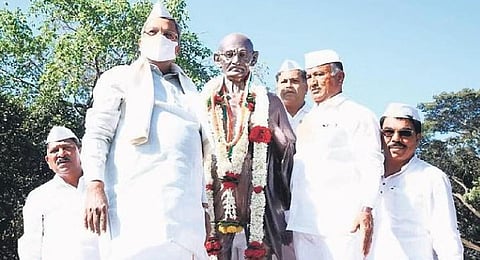 Leader of the Opposition Siddaramaiah pays tribute to Mahatma Gandhi on Congress Foundation Day in Belagavi on Wednesday