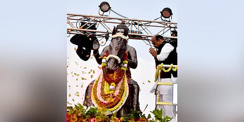 Chief Minister Basavaraj Bommai inaugurates the statue of Lord Basaveshwara at Ramdurg in Belagavi district on Friday. (Photo | EPS)