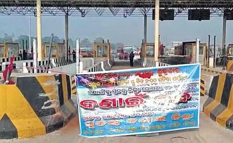 The blockade of NH-143 at Bonai in Sundargarh district on Friday | Express