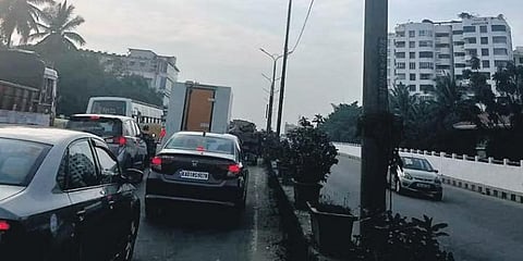 Slow-moving traffic on Marathahalli bridge | Prasunna KP