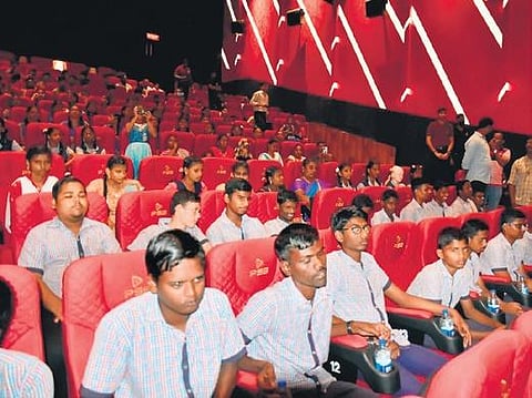 200 disabled students watch Ponniyin Selvan in Tirunelveli | Express