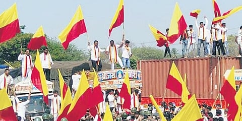 Karnataka Rakshana Vedike activists stage a protest at Hirebagevadi toll in Belagavi Dist on Tuesday against Maharashtra ministers for anti-Karnataka stands. Police arrested them.(Photo | Express)