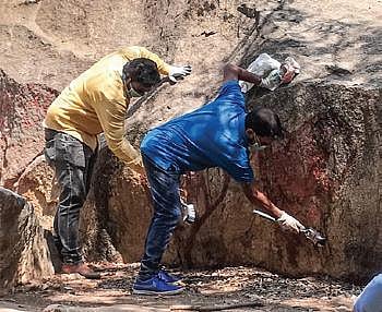 volunteers from Ugly Indian