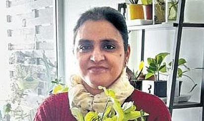 Prasad NP’s wife Sasha Prasad with song of india plant