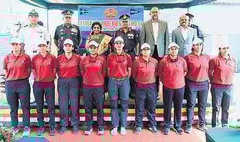 L-G Tamilisai Soundararajan with the all-women army expedition team