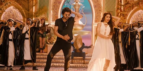 Thalapathy Vijay and Pooja Hegde dance to 'Arabic Kuthu' composed by Anirudh Ravichander for the film 'Beast'. (Photo | YouTube screengrab)