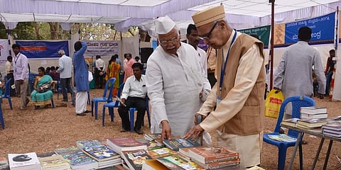 Writer Chennaveer Kanavi, right, and Chandrakanth Bellad at Sahitya Sammelana in Dharwad (File photo | Express)