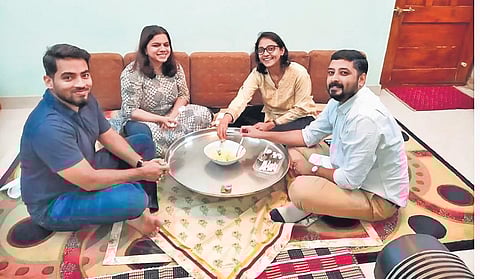 Guests at a Bohri sit-down meal