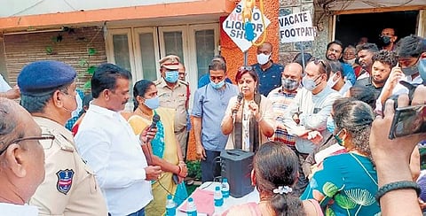 Residents have been demanding that the wine shop in Gurumurthy Lane  be shut down through a referendum
