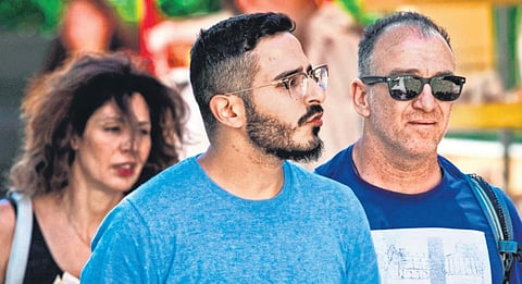 A still from 'Tinder Swindler'