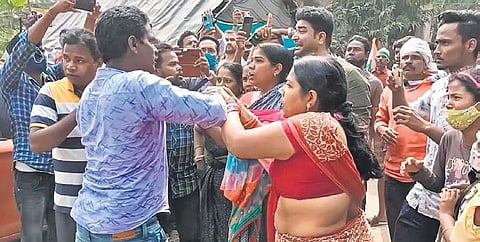 Supporters and protestors of JSW Steel clashing in Dhinkia on Saturday | Express