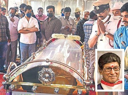 People pay their last respects to veteran Kannada actor Rajesh (inset), father-in-law of actor Arjun Sarja, in Bengaluru on Saturday | Shriram BN