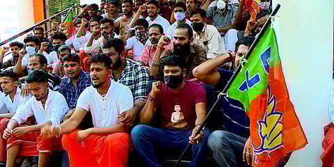 BJP workers on Feb 20,2022, staging a sit-in in front of the party's Kasaragod District Office against the party's alleged support to a CPM member convicted of killing a BJP worker in Kumbla Panchayat