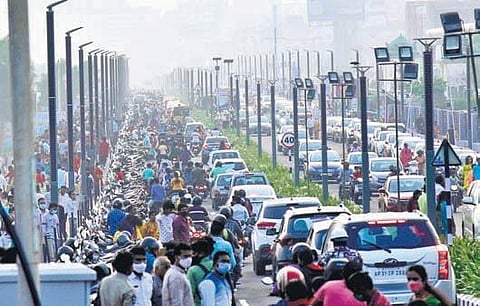 People throng RK Beach to witness the final rehearsals for the Presidential Fleet Review. (Photo| G Satyanarayana, EPS)