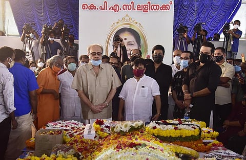 Actor Janardhanan pays homage to legendary Malayalam actress KPAC Lalitha, who passed away at Tripunithura in Kochi. (Photo | Albin Mathew, EPS)