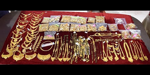 Seized 6.5 kg gold ornaments.