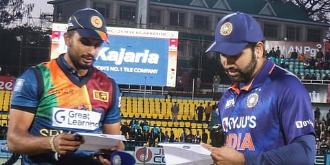 India skipper Rohit Sharma (R) and Sri Lankan counterpart Dasun Shanaka. (Photo| Twitter)