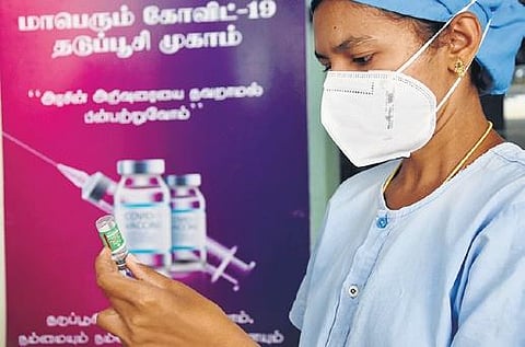 A nurse administers vaccines | Ashwin Prasath