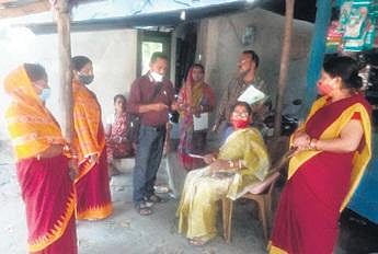 Child Helpline officials counselling  the families (Photo | Express)