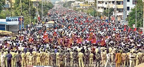 Government employees take part in the Chalo Vijayawada programme organised by the PRC Struggle Committee on the BRTS Road on Thursday. (Photo | P Ravindra Babu)