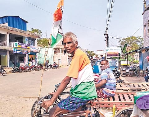Sanatan Das campaigning on his rickshaw in Mandarpur village. (Photo | Express)
