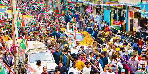 Congress leader Priyanka Gandhi Vadra holds a roadshow ahead of the Uttar Pradesh Assembly polls, in Mathura. (File photo| ANI)