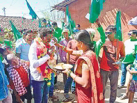 Winning BJD candidate from ZP zone-3 in Golamunda being greeted by supporters