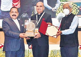 Dr R K Dhamija bags national award for science & tech