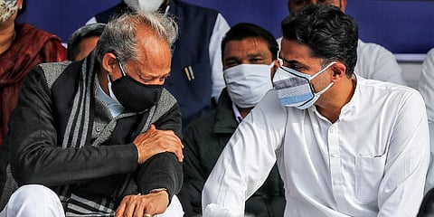 Rajasthan CM Ashok Gehlot (L) with senior Congress leader Sachin Pilot (Photo | PTI)