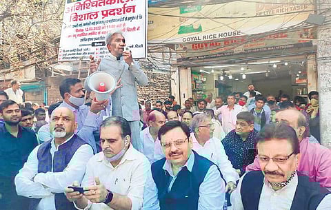 BJP leaders stage protest against the government’s new liquor policy | express